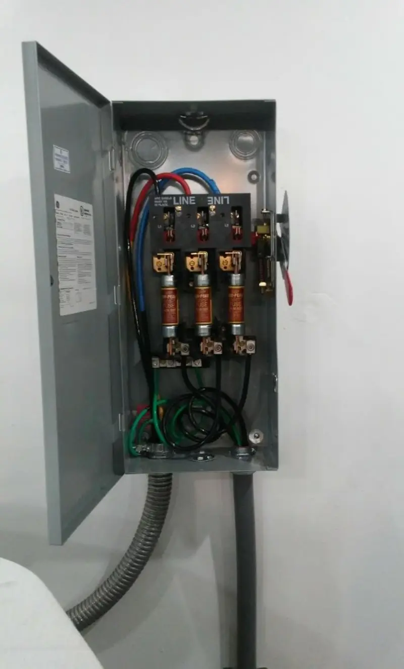 Three-phase disconnect switch installed for Smoke Detector Installation in Crestview